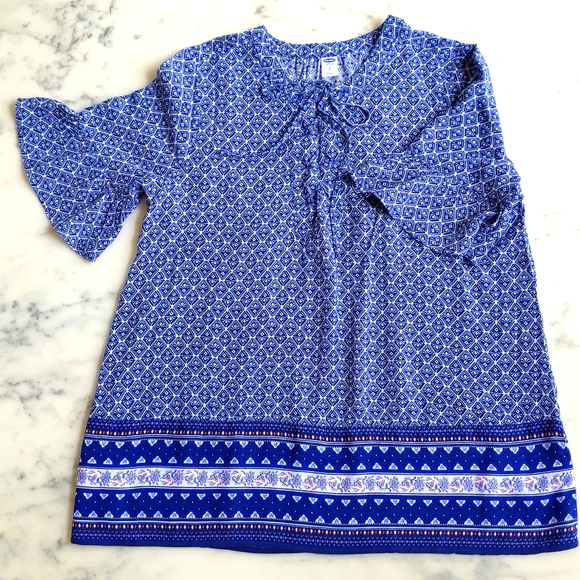 NWOT. Old Navy 100% Rayon Blue Patterned Front Design/Ruffle Short Sleeve Blouse - Picture 3 of 4